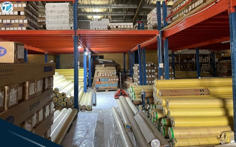 Kho hàng vật tư quảng cáo, decal ô tô của Phát Triển Trung Việt